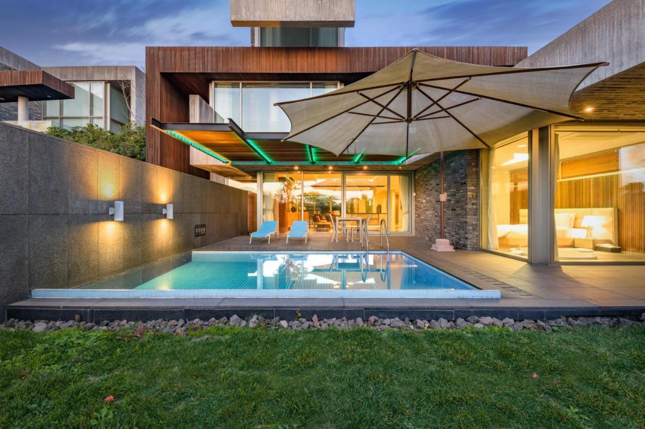 Bayhill Pool & 5* Seogwipo