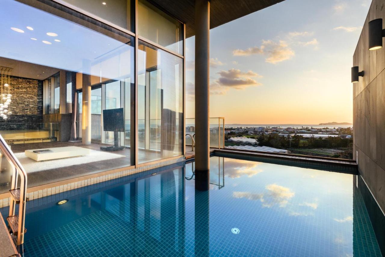 Bayhill Pool & Hotel