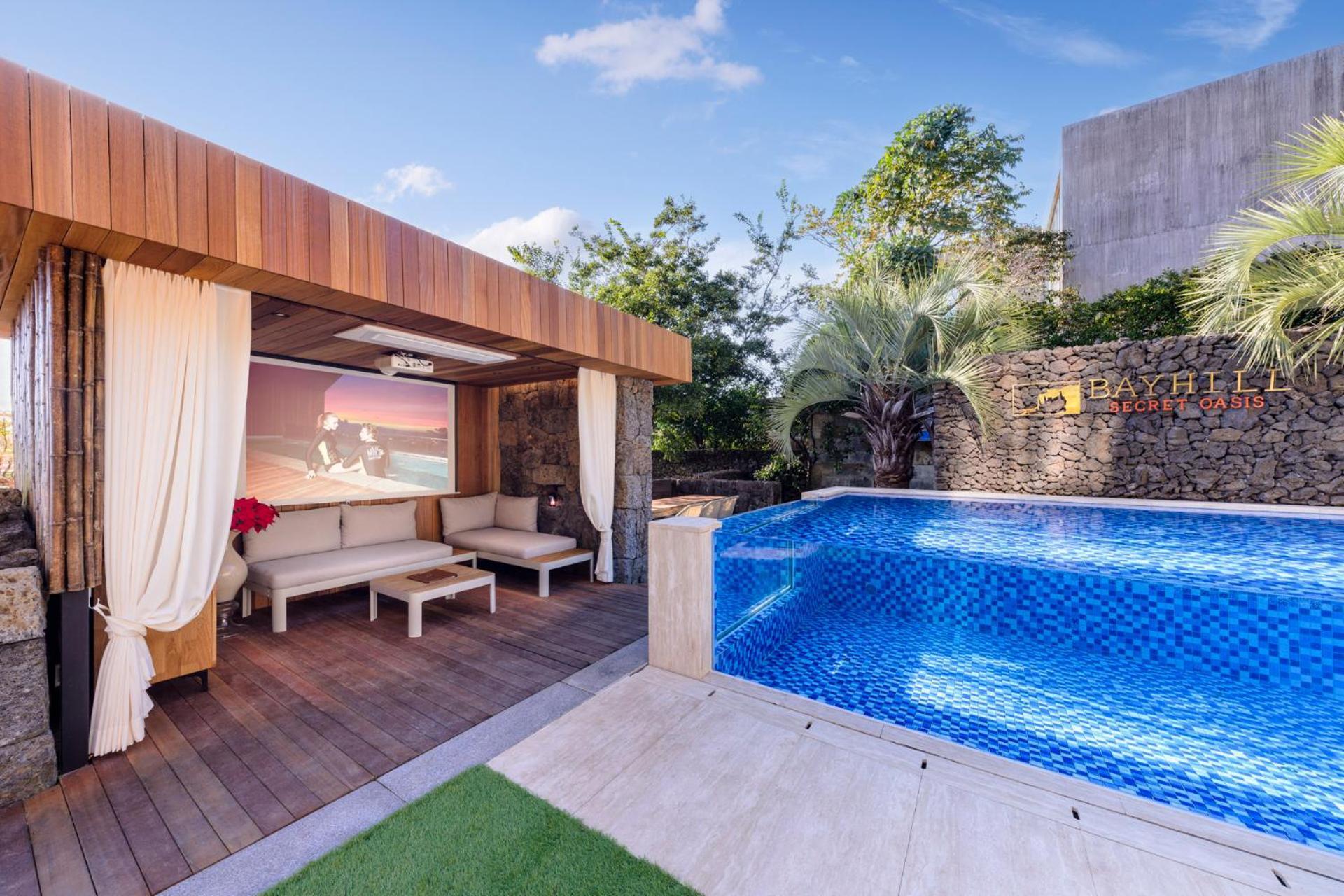 Bayhill Pool & 5*
